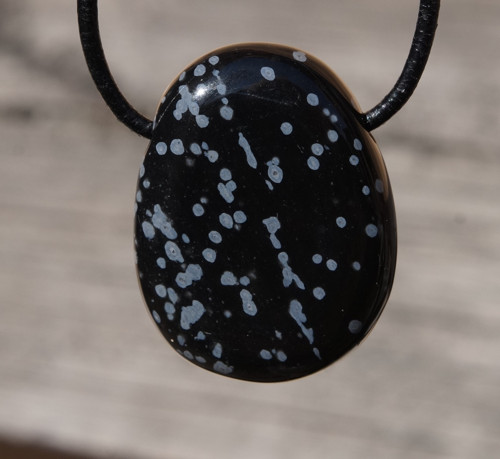 Vrtaný obsidián J3388 — foto 1