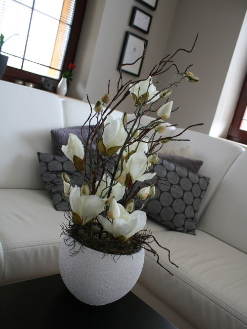 Bílá koule s magnoliemi — foto 1