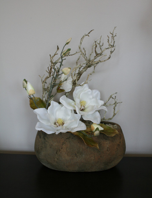 Betonový obal s magnoliemi — foto 1