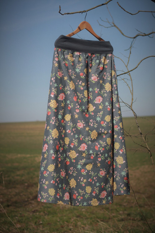 Sukně............ M - L — foto 1