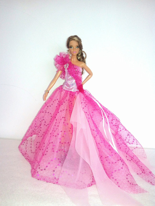 Šaty pro Barbie — foto 1
