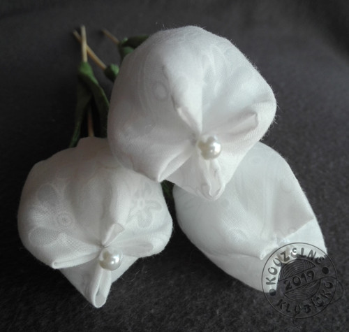 Šité tulipány smetanové