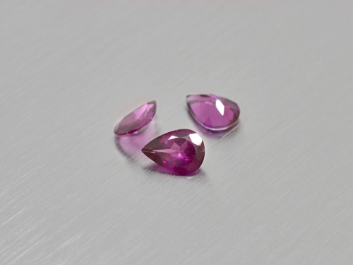 GRANÁT přírodní 5x7 mm hruška slza