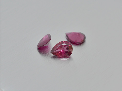 GRANÁT přírodní 6x8 mm hruška slza