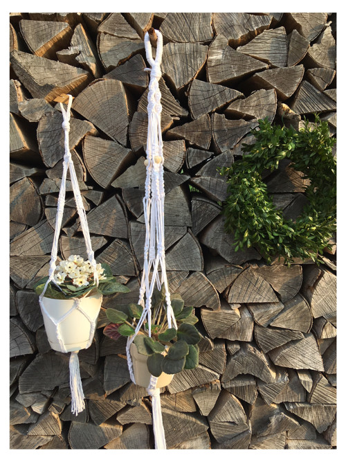 Bílý pár macramé závěsů na květiny — foto 1