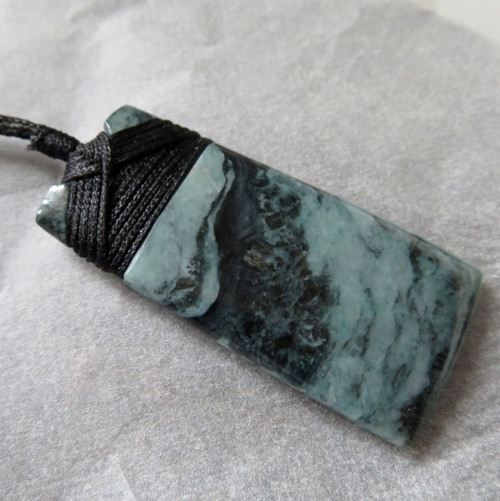 Amulet - Maorské Toki, tmavší Jadeit — foto 1