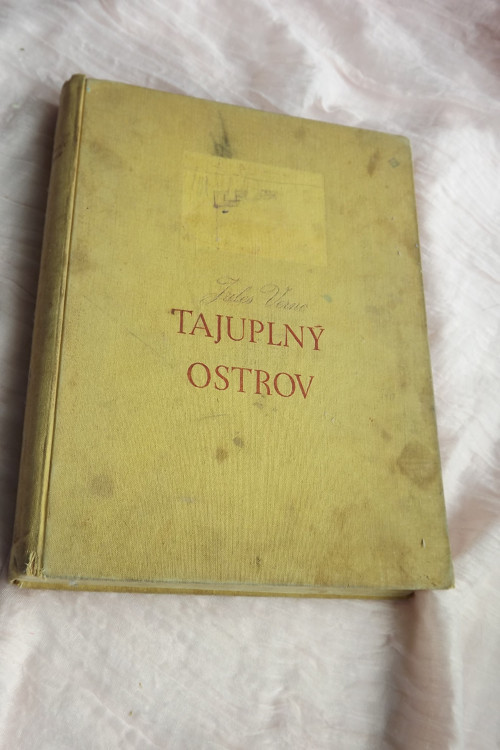 Tajuplný ostrov - Jules Verne