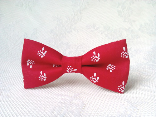 Red folklore hair clip