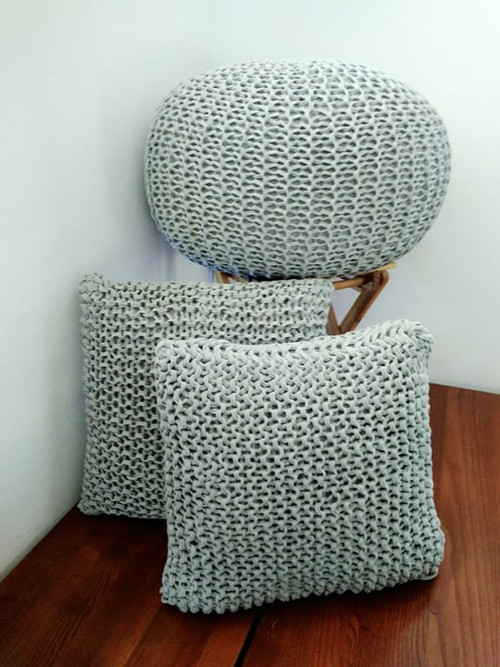 Set puf + polštářky — foto 1