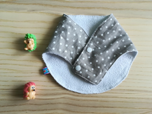 Slintáček White Dots - detská šatka na krk