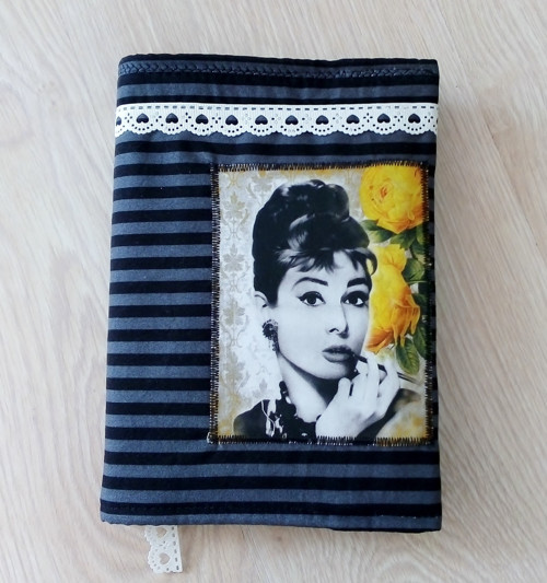 Obal na knihu AUDREY HEPBURN — foto 1