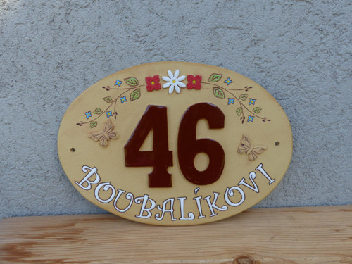 Domovní číslo velké se jménem- květ. motiv /na obj