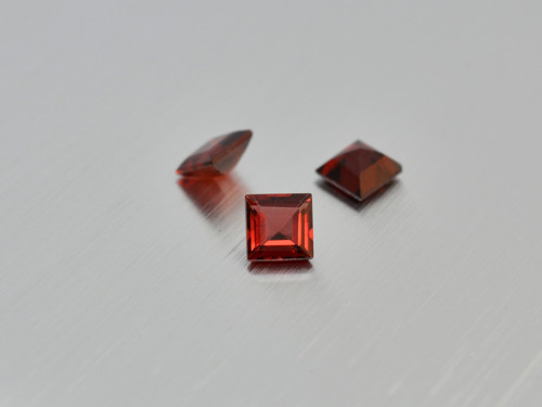 GRANÁT přírodní 5,1 mm čtverec