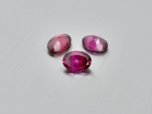 GRANÁT přírodní 5x7 mm ovál