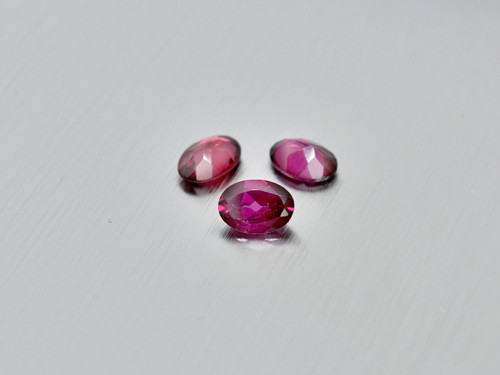 GRANÁT přírodní 4x6 mm ovál — foto 1