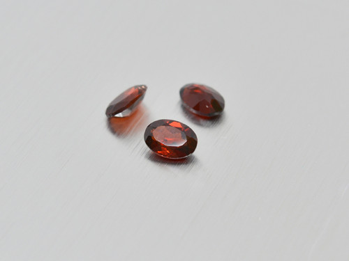 GRANÁT přírodní 4x6 mm ovál — foto 1