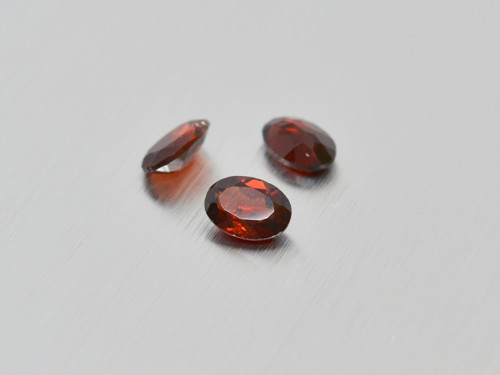 GRANÁT přírodní 5x7 mm ovál — foto 1
