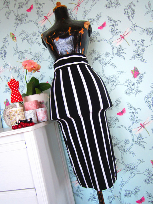 Sukně pin-up v pruhu — foto 1