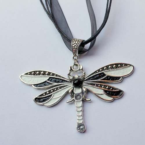 Luxusní vážka - náhrdelník — foto 1