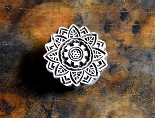 Dřevěné razítko - mandala lístečky — foto 1