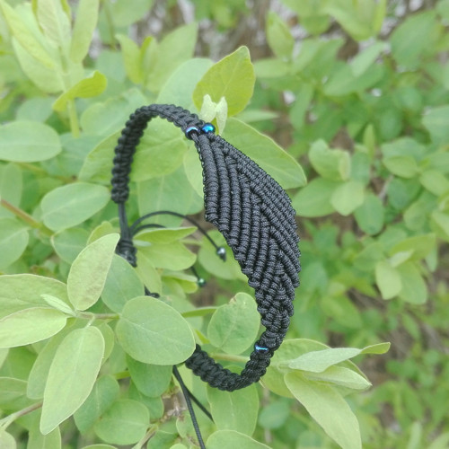 Macramé náramek lísteček černý — foto 1
