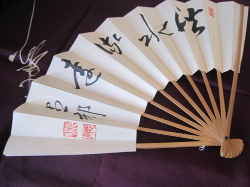 Vějíř s kaligrafie od mistra z Japonska