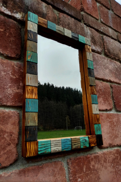 Zrcadlo v dřevěném rámu 40x60cm -barevná mozaika2