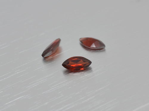 GRANÁT přírodní 4x8 mm markýza