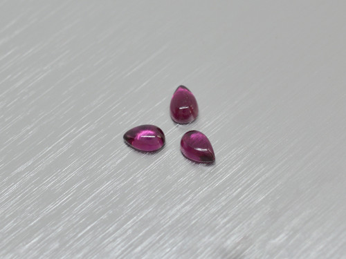 GRANÁT přírodní 4x6 mm slza kabošon