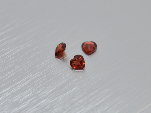 GRANÁT přírodní 4.5 mm srdce