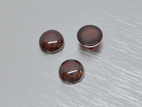 GRANÁT přírodní kulatý 7.0 mm kabošon