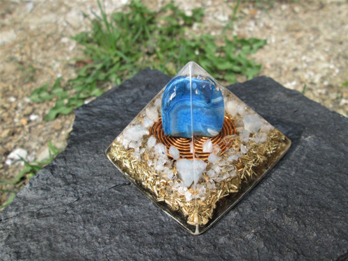 Org. pyramida ,, Klidu vody " s modrým achátem — foto 1