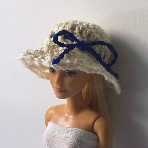 Oblečky pro Barbie - klobouček — foto 1