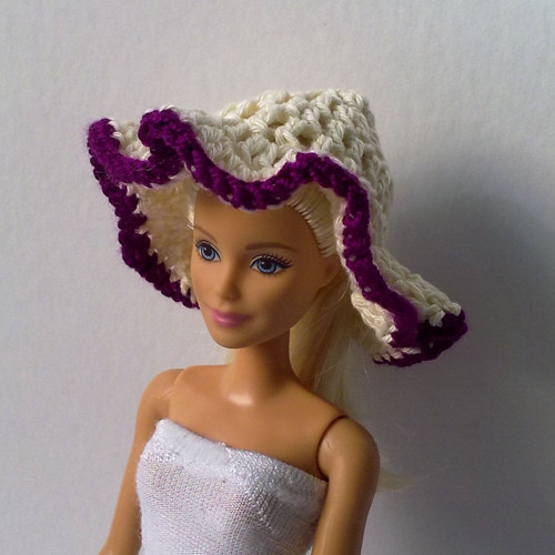 Oblečky pro Barbie - klobouček — foto 1