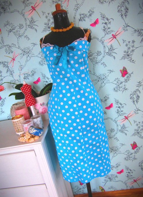 Šaty pin up dots — foto 1