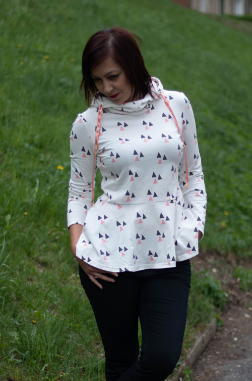 Peplum mikina s kapucí — foto 1