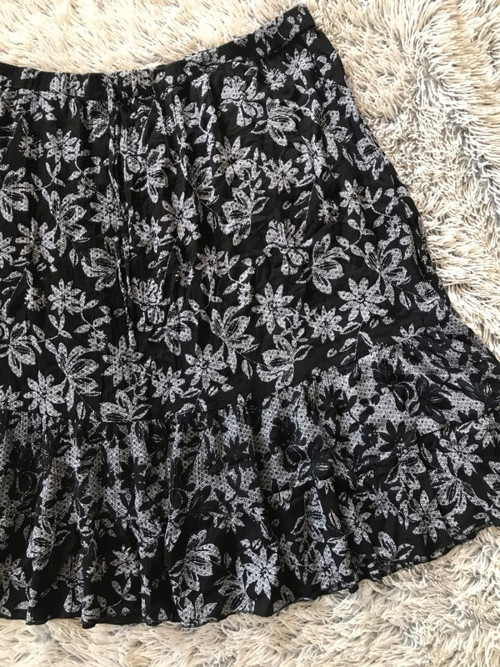 Lehoučká bavlněná sukně - vel. 54+ — foto 1