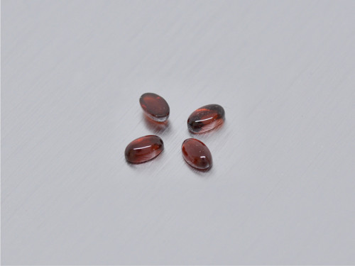 GRANÁT přírodní 3x5 mm ovál kabošon