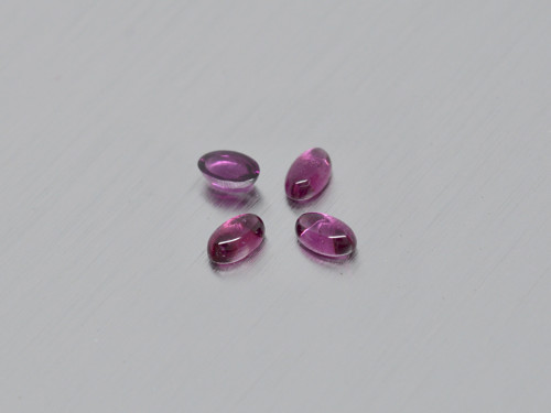 GRANÁT přírodní 3x5 mm ovál kabošon