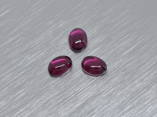 GRANÁT přírodní 5x7 mm ovál kabošon