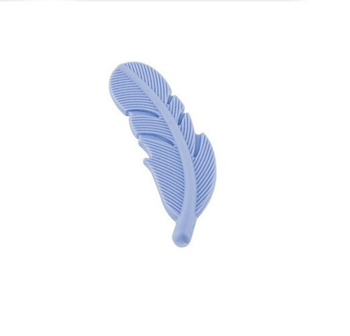 Kousátko silikonové 5x2cm - pírko(1ks)-powder blue