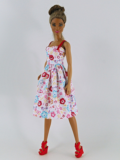 Barbie - Bíločervené šaty — foto 1