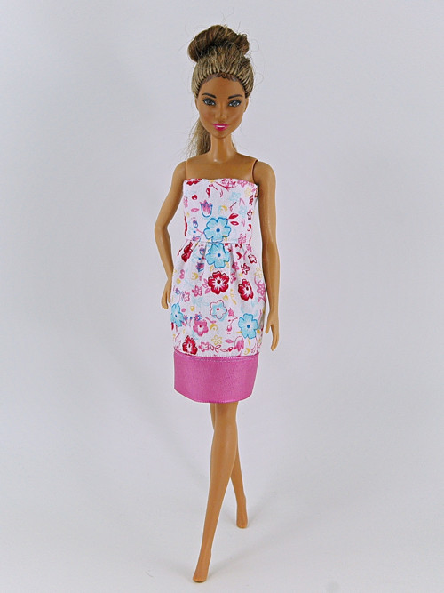 Barbie - šaty s růžovým lemem — foto 1
