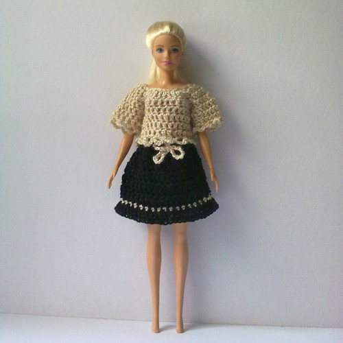 Oblečky pro Barbie (zlatá) — foto 1