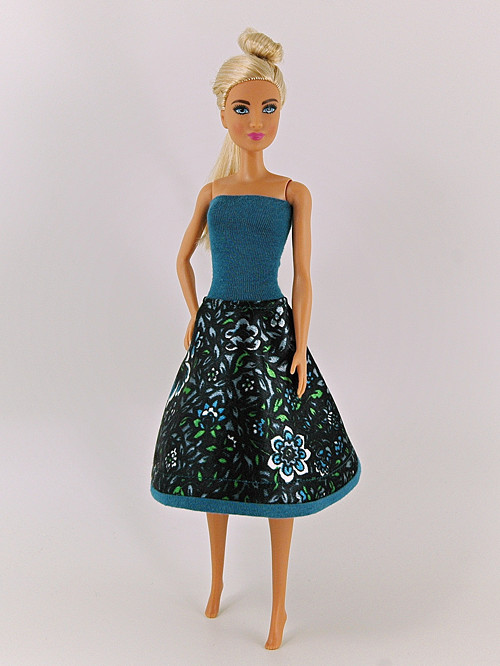 Barbie - Modročerné šaty — foto 1
