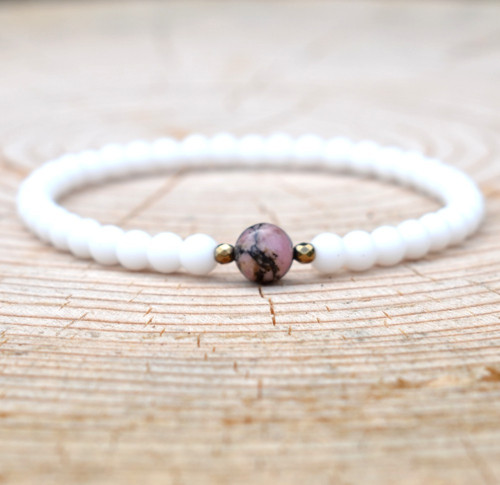 Minimalistický BÍLÝ MATNÝ ONYX / RODONIT / HEMATIT — foto 1