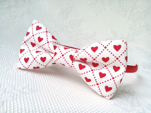 Pin Up čelenka (biela/červené srdiečka)