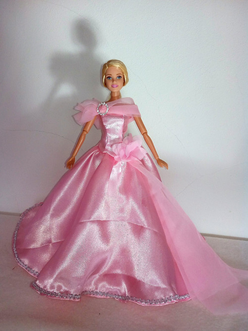 Šaty pro Barbie — foto 1