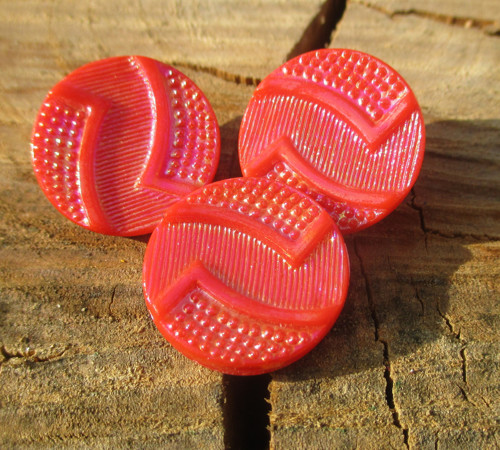 Starý skleněný knoflík – červený