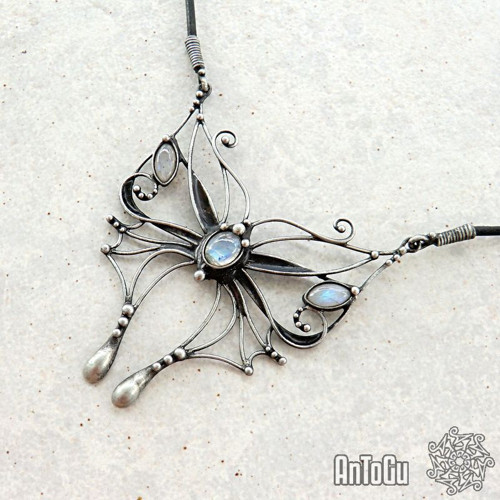 Moonstonia Papilio — foto 1